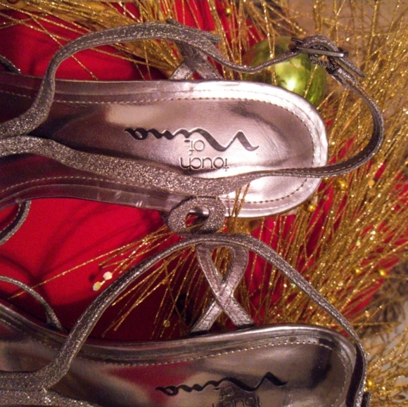 Touch of Nina Sparkly Silver Heels.💚 - Picture 2 of 5